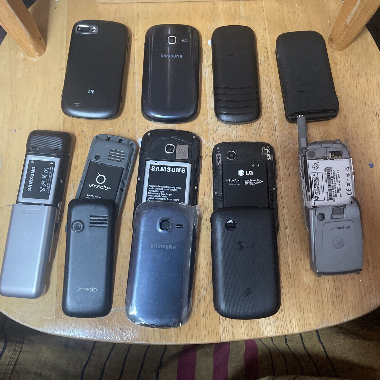 Lot Of 9 Vtg Cell Phones Sold As Is Untested For Parts Motorola Lg  Samsung  Zte